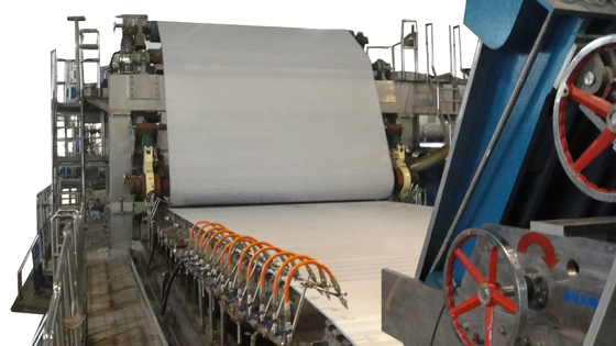 Fourdrinier A4 χαρτί που κάνει το άχυρο σίτου γραψίματος εκτύπωσης μηχανών 2400 χιλ. πολτού βαγάσσης