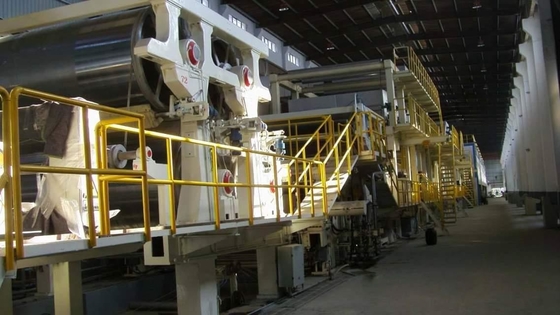 μηχανή εγγράφου σκαφών της γραμμής της Kraft ραβδώσεων μηχανών ανακύκλωσης χαρτοκιβωτίων αποβλήτων 2800mm