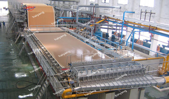 ζαρωμένο σκάφος της γραμμής χαρτί 2800mm Kraft που κατασκευάζει το cOem μηχανών τον ξύλινο πολτό