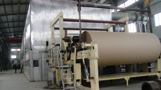 Χαρτί της Kraft ξύλινου πολτού που κατασκευάζει τη μηχανή 10 τόνους ημερησίως για το μύλο χαρτιού 600m/λ.