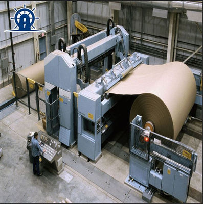 Μηχανή 2400mm 50T/D παραγωγής καφετιού χαρτιού της Kraft χαρτονιού ξύλινου πολτού