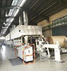 Μηχανή κατασκευής χαρτιού Kraft 2600mm Απορρίμματα χαρτιού 400m/min