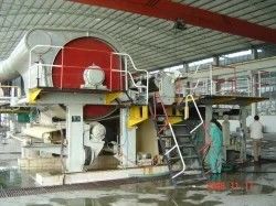 Πετσέτα χαρτιού τουαλέτας που κατασκευάζει το χαρτί τουαλέτας μηχανών να κυλήσει την κατασκευή της μηχανής