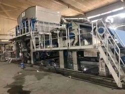 Τεράστια μηχανή χαρτιού ιστού ρόλων ανακυκλωμένη πολτός με το στεγνωτήρα 3200mm